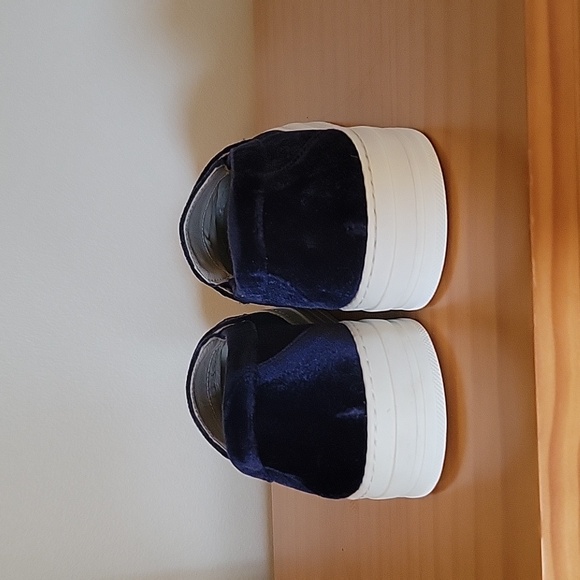 Boden Navy Blue Velvet Slip-ons Size 39 8-8.5 - Picture 3 of 5